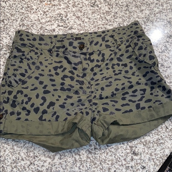 H&M Pants - H&M Green Leopard print Shorts